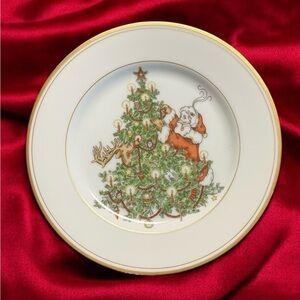 Vintage 1978 Fitz and Floyd St. Nicholas Christmas Salad Plate 7 1/2” Gold Trim